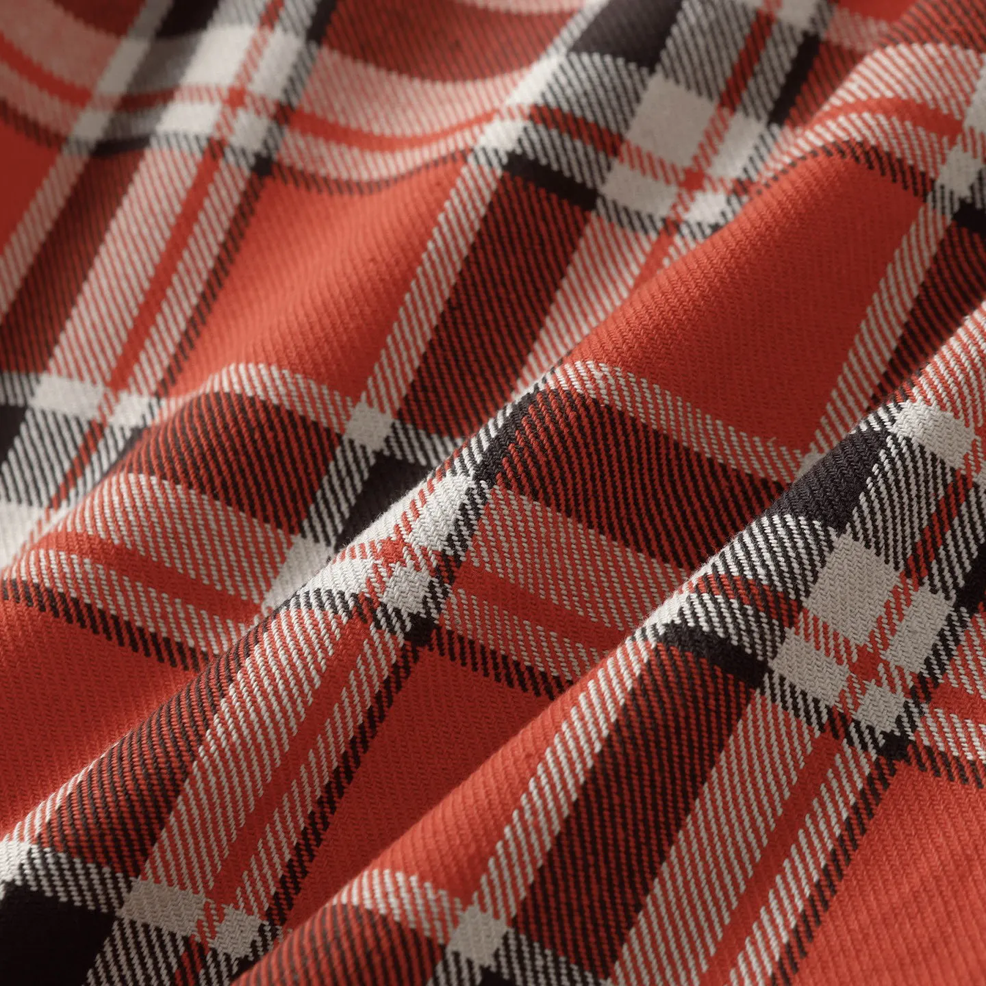 🅿️380 ch|24fw Crow Heart New Striped Plaid Splicing Silver Button Cardigan Shirt Process description: The fabric is made of custom-woven and custom-dyed wool blended fabric. The fabric contains wool components and has a very good texture. All the plaids are counter-position stitching. Every size and every plaid splicing is counter-position. It not only consumes fabric but also takes time. The details are very delicate. The sleeve logo printing uses special pulping. The characteristic of the printing process is the use of high-performance glue for printing, which creates a sense of layering on the printed pattern. The accessories of the new yb mold are used. Buttons and pocket silver jewelry are custom-developed using silver-plated foti materials. The cuffs are made with buttons and snaps that are consistent with yb and are designed with loose fit. The oversized version is truly restored. Color: blue/green/red. Size: S-XL.